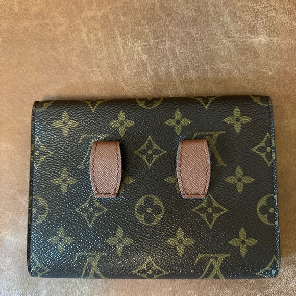 LOUIS VUITTON Monogram Pochette Ceinture Arche - Picture 2 of 8